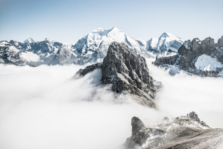 Luxury vs. Affordable: Navigating the World of Outdoor Travel Experiences